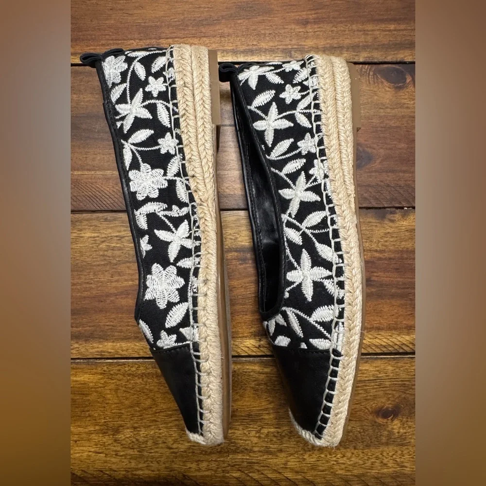 Vince Camuto Black and Cream Floral Espadrilles - Picture 3 of 8